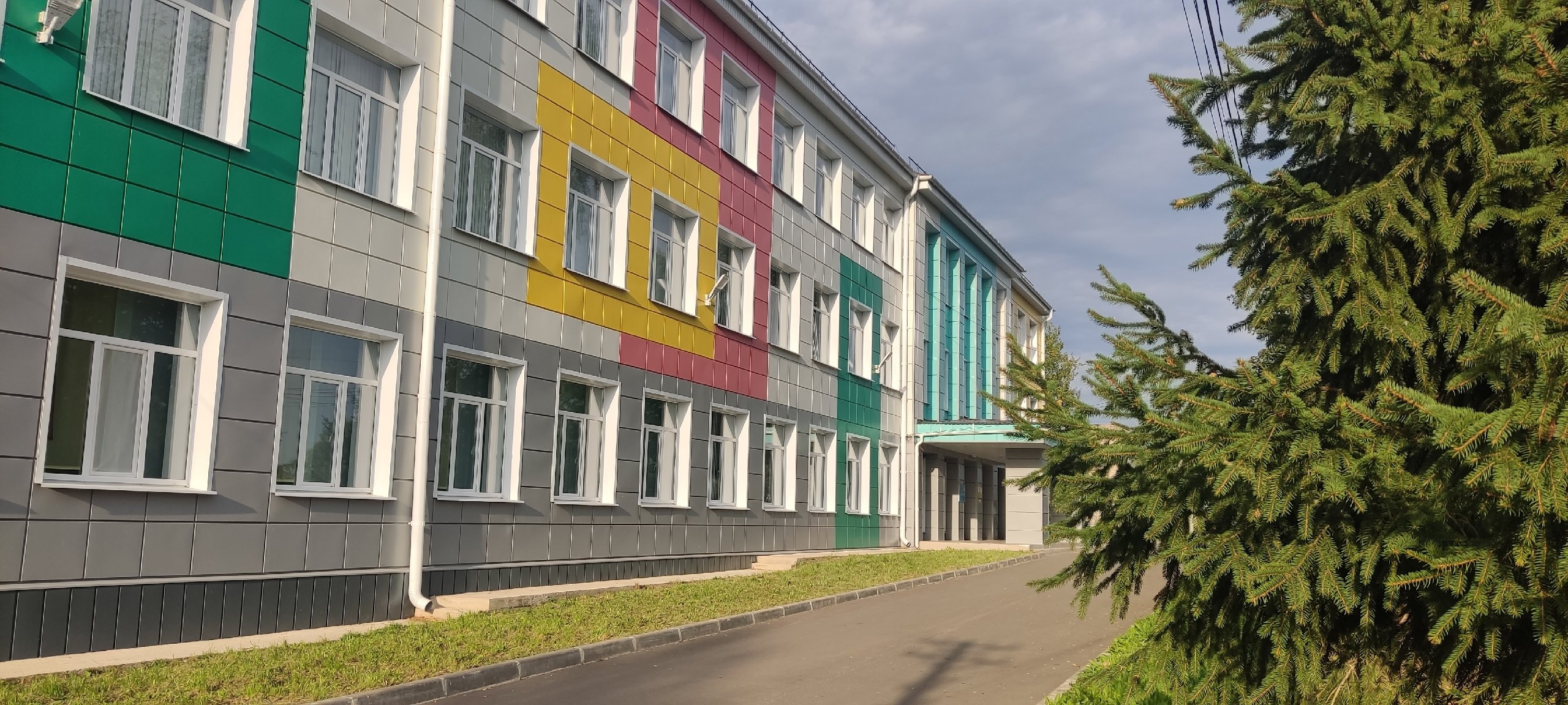 Здание основной школы.